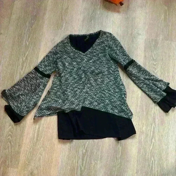 Design Label lord & Taylor sweater XS - Picture 1 of 4